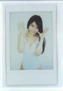 【1円スタート】HIT'S/山田かな　1of1　水着オフショットチェキ　(ストライプ水着) 240530-128