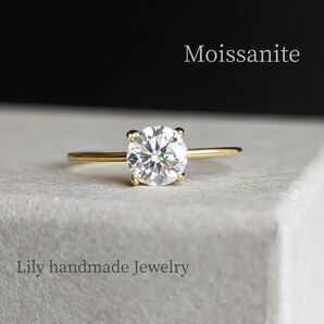 R090*18kgp モアサナイト ラウンドファセットカット リング