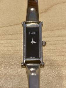 GUCCI グッチ　バングルウォッチ　1500L クォーツ　文字盤ブラック　電池切れ　動作未確認