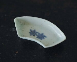 [ rare ] old Imari navy blue nyak seal blue and white ceramics maple writing . shape small plate / old .. Edo period the first period Imari old seal legume plate .....