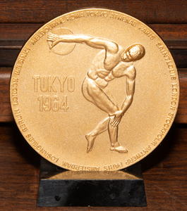 ナショナルテレビ 東京オリンピック 1964 記念メダル スタンド付 当時物 ノベルティグッズ 販促品