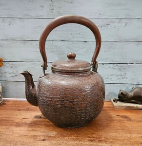 日本のアンティーク 銅製 やかん 薬缶 鎚目 銅瓶 古民家 インテリア 茶道具 在銘 ヴィンテージ 湯沸 金属工芸