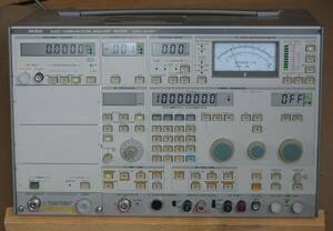 アンリツ　ラジオコミュニケーションアナライザ　MS555B　25MHz-1000MHz　長期保管放置品