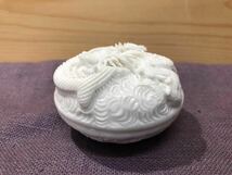 ◆新品◆十五代/中里茂右衛門/平戸焼/白磁雲竜彫/香合/1点◆茶道具/割烹/懐石/料亭/旅館/和食店◆未使用/当店在庫品/商品説明をご覧下さい_画像3