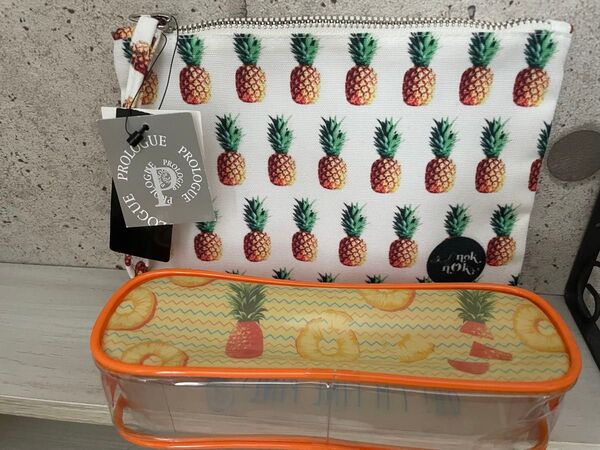 パイナップル柄のポーチ ビニールペンケース