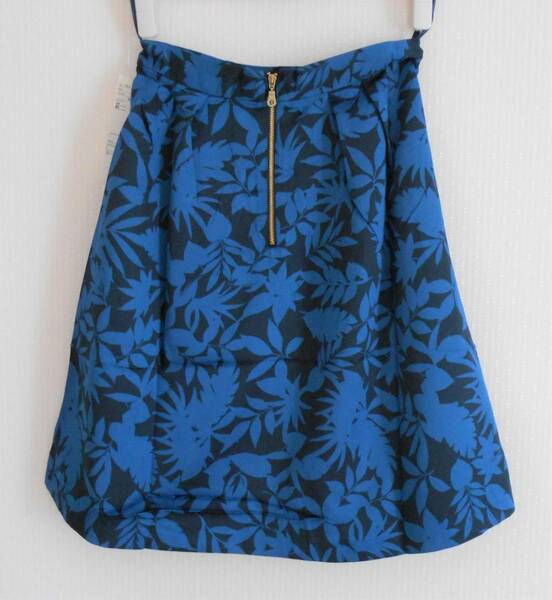 【新品】スカート　Mサイズ　花柄　トロピカル　ネイビー　定価６９００円
