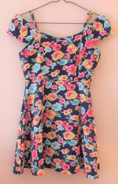 【新品】ワンピース Mサイズ オフショル 花柄 レディース