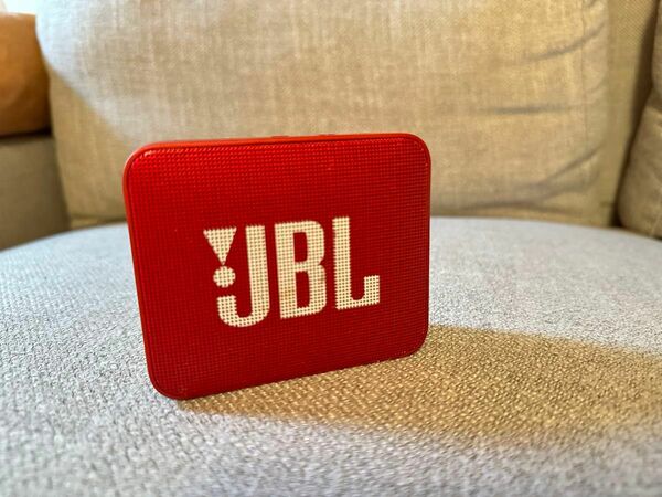 JBL GO ESSENTIAL Bluetoothスピーカー IPX7防水/コンパクトサイズ/ブラック JBLGOESBLK 