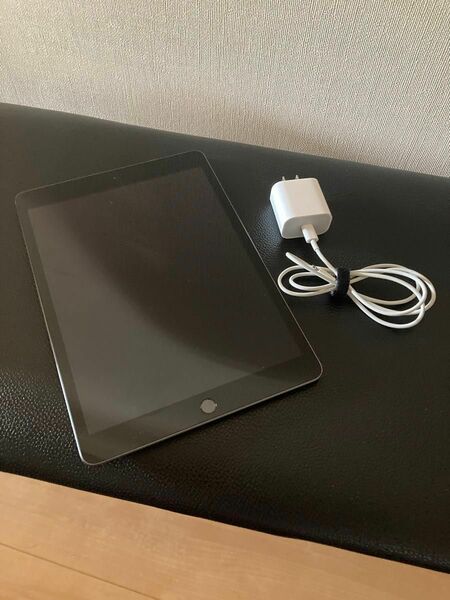 iPad 第8世代＆充電器　32G Wi-Fi ※値下げ交渉即削除