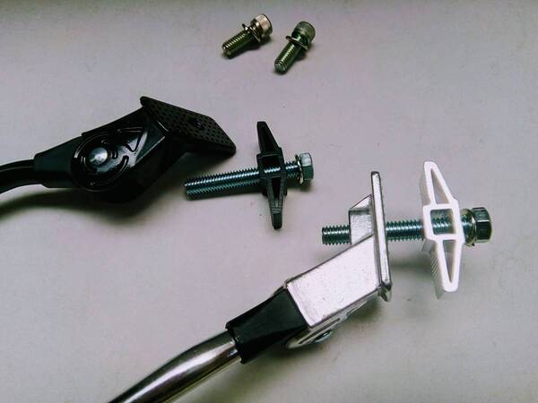 運賃込 新品 押さえ金具付属 アルミ軽量センタースタンド 銀か黒選択 DAHON 20インチ、その他クロスバイクや700Cにも ゆうパック匿名発送