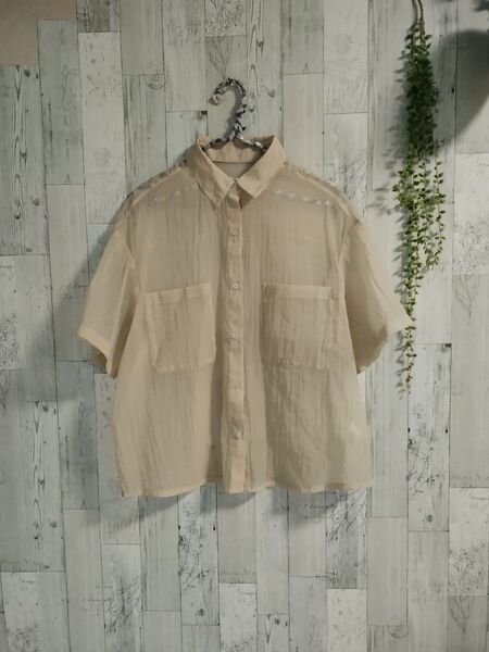 GUシアーシャツМ ベージュ 半袖