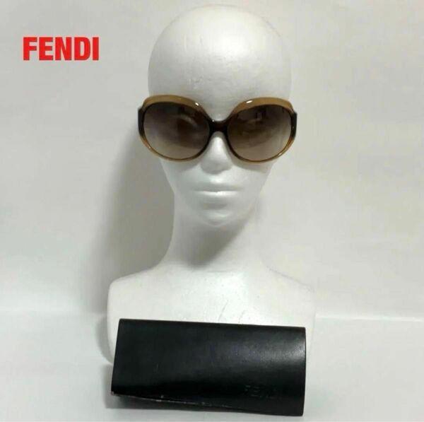 【人気】FENDI　フェンディ　サングラス　グラデーションレンズ　バイカラー　ユニセックス　ズッカ柄　付属品付き　FS5002
