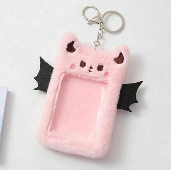 トレカケース トレカホルダー デビル ピンク 桃色 カードホルダー 韓国 ぬいぐるみ キーホルダー ストラップ カードホルダー