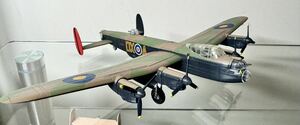 完成品 1/144 イギリス空軍　ランカスター　第57飛行隊　カフェレオ　大型機コレクション　
