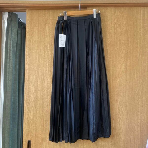 黒　プリーツロングスカート
