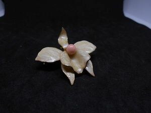 ブローチ JewelryNO08 花とサンゴ. 5x4x1.7cm 10gネックレス　イヤリング　ブレスレット　ペンダントヘッド　