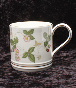 美品 ウェッジウッド マグカップ ワイルドストロベリー Wild Strawberry WEDGWOOD