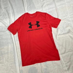 新品未使用品　父の日に！アンダーアーマー　MDサイズ(日本Lサイズ相当) 半袖Tシャツ UNDERARMOUR