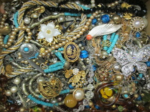  accessory large amount summarize gross weight approximately 3.12kg plating necklace ring brooch etc. present condition goods 