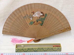 14542/ white . fan fan ... carving crane / flower wooden white .. tree tag attaching unused case attaching China fine art Showa Retro tea utensils kimono small articles 