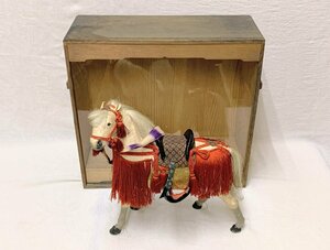 14521/ old house delivery goods era edge .. .. Boys' May Festival dolls ornament horse white horse .. thing ornament wooden glass case that time thing valuable rare 