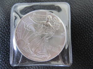 アメリカ　イーグル銀貨　1ドル　純銀1オンス銀貨　1996年　未使用　/ ②