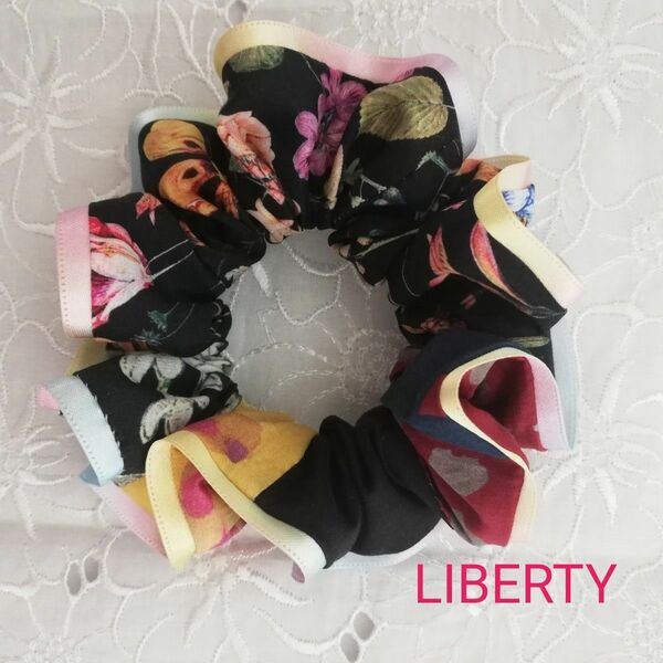 LIBERTY　 シュシュ　 パッチワーク × サテンリボン