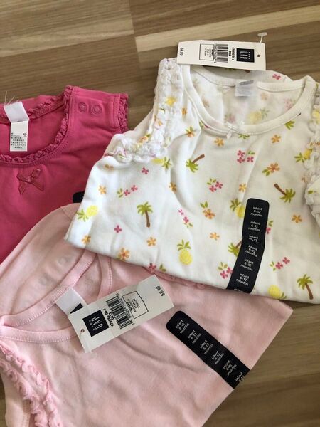 新品未使用※ベビーGAPロンパース 0-3M、6-12M同じサイズ3点セット 色柄の選択不可