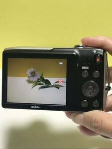 Nikon ニコン COOLPIX S3300 コンパクトデジタルカメラ クールピクス　動作確認済み