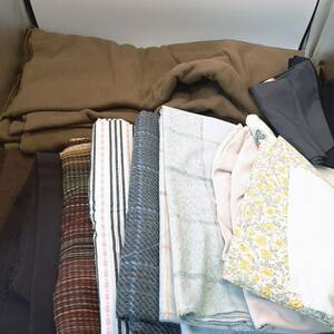 a96【1円～】 布 生地 まとめ 大量 はぎれ 裏地 服地 サイズ 種類 色々 手芸 ハンドメイド 裁縫 長期保管品 現状品 