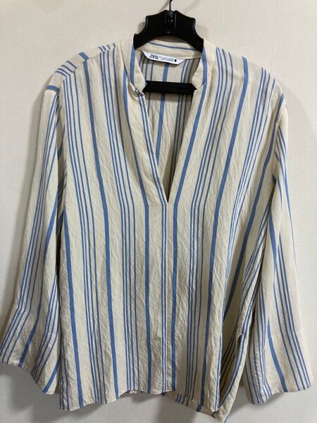 ZARA Vネック長袖プルオーバーシャツ