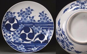 v flower v Edo era latter term Indigo saucepan island blue and white ceramics Sakura flower . writing 7 size plate reverse side . is three break up flower Tang .