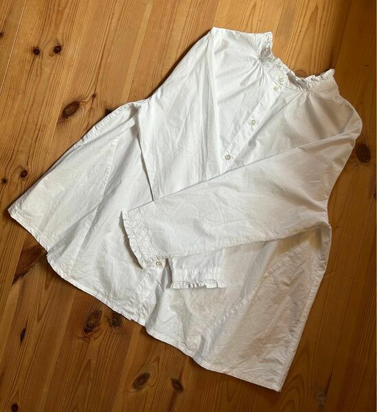 hagumu ブラウスhughug購入品 長袖 ホワイトフリル 大人可愛い スタンド襟 コットン100％ 綿uvカット