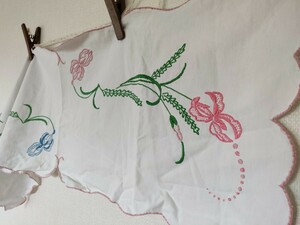 手刺繍　菖蒲　テーブルランナー　テーブルマット　フランス　ヴィンテージ　アンティーク　花柄　フラワー　リネン　クロス　古道具　古物