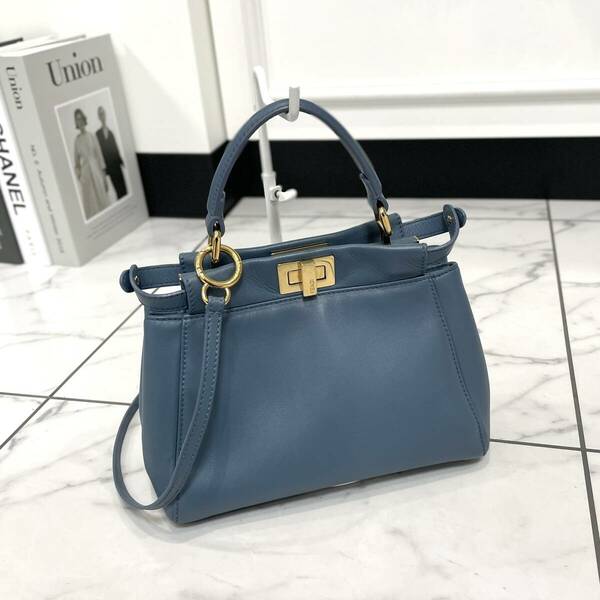 32185 FENDI　フェンディ　ミニピーカブー　ブルー