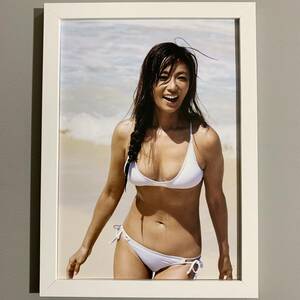 ■深田恭子■水着グラビア/B5額装品/貴重写真/深キョン/ビキニ/セクシー/女優/美女/美人/可愛い/印刷物/インテリア G487