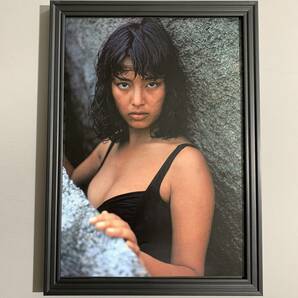 ■かたせ梨乃■セクシーグラビア/A4額装品/1980年/写楽掲載/当時物/撮影)沢渡朔/貴重写真/巨乳/女優/美人/印刷物/インテリア G491a