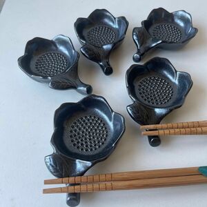 陶器製　花型おろし器・箸置き・豆皿