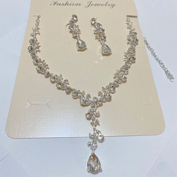 大人気の花嫁ウェディング2点セット★ネックレス&ピアス 新品 結婚式 パーティー 輝き