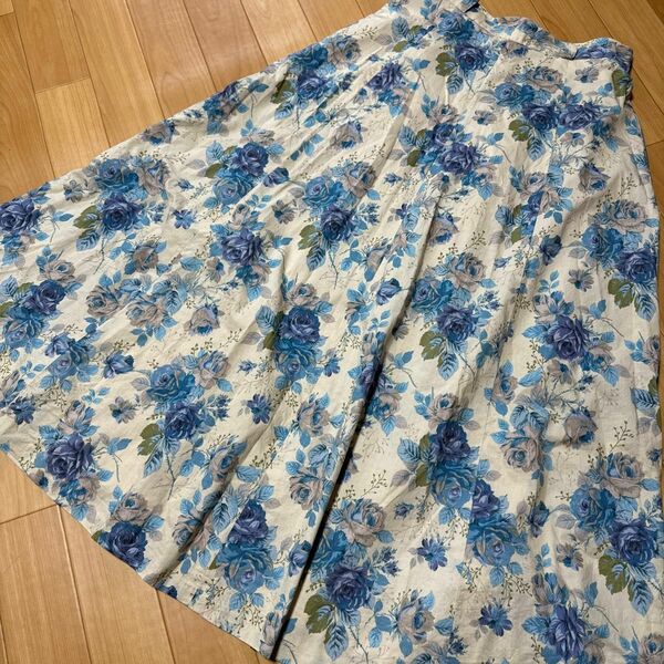レディース　ロングフレアスカート　Mサイズ　花柄ロングスカート 総柄 花柄スカート