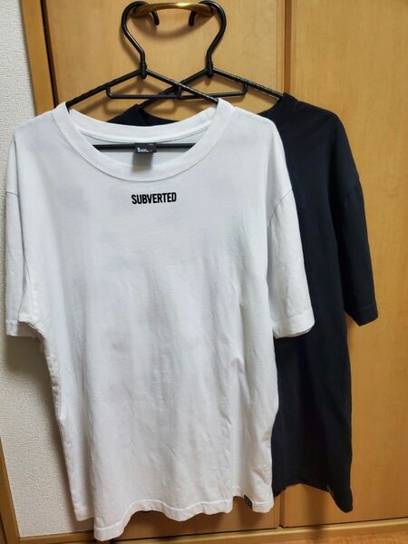 Tシャツ　２枚組　 白黒 半袖Tシャツ　バラ柄バックロゴ クルーネック　ホワイト　ブラック　Lサイズ