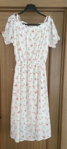オフショル 花柄ワンピース Mサイズ