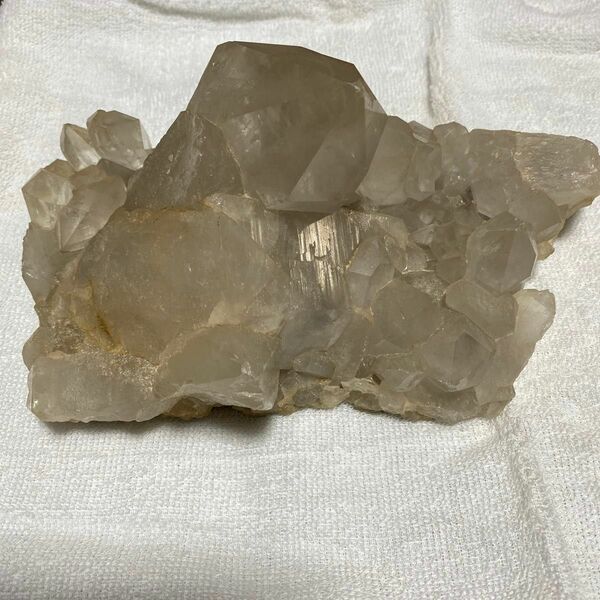 水晶クラスター 原石 天然石　重さ1キロ以上