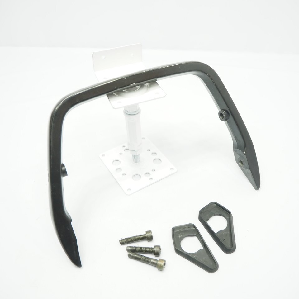 ワンオフ品 GPZ900R リアルカーボン タンデムバー グラブバー ワンオフ品 GPZ900R リアルカーボン タンデムバー グラブバー
