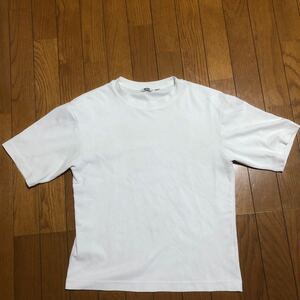 ユニクロTシャツ白色送料230円極美品綿53％ポリエステル30％ポリエステル17%XSチェスト78-84cm着丈60cm 胸囲50cm肩幅48cm 袖丈23cm洗濯済み