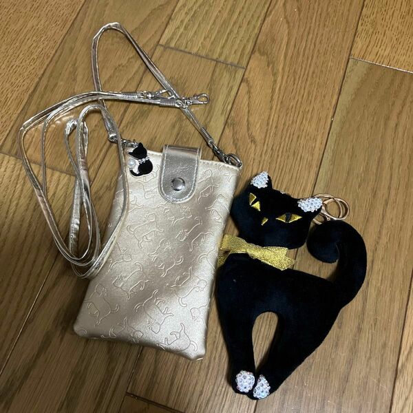 黒猫　スマホショルダー　ストラップ　ゴールド スマホポシェット