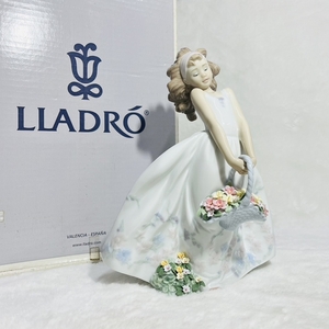 [240603-3T][ б/у товар ]{ Lladro /figyu Lynn } цветок сад /06647/LLADRO/ девушка /WILD FLOWERS/ керамика кукла 