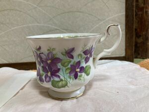 アンティーク？骨董品？ROYAL ALBERT？ロイヤルアルバート ？コーヒーカップ？ティーカップ？汚れありです。