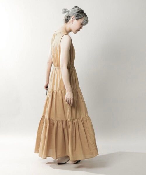 42410 notch. ノースリーブティアードワンピース ベージュ 裏地付 ロング 夏服 サマー シェルボタン イエベ コットン