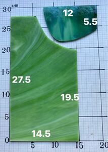 ステンドグラス材料　グリーンガラス2片